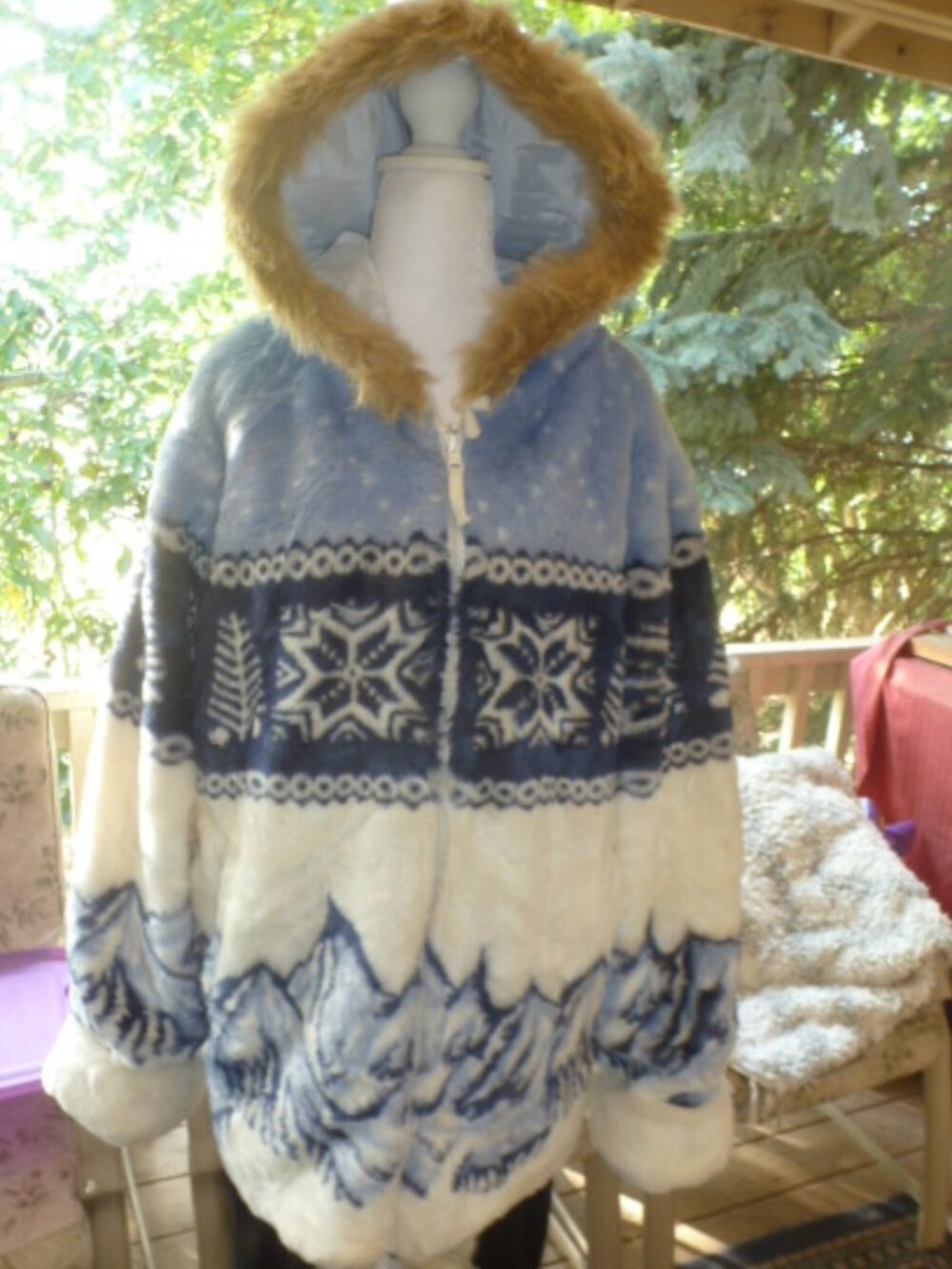 Guide Gear XL Reversible Faux Fur Snowflake Parka • White/Blue • Hooded Winter C